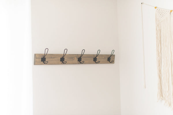 Farmhouse Wood Coat Rack for Entryway/Mudroom with Decorative Edge Made from Solid Wood